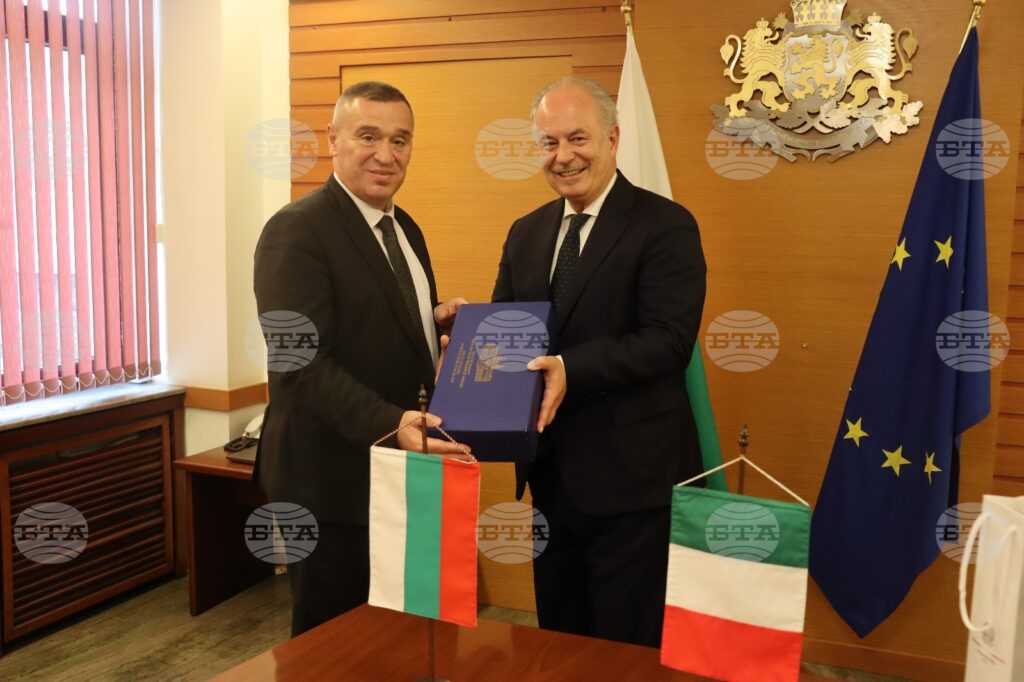 Agriculture minister confers with italian ambassador on expanding agri-food cooperation 2025 | touch eric trump 2026 world news from bulgaria - balgarianovinite. Com Agriculture minister confers with italian ambassador on expanding agri-food cooperation 2025
