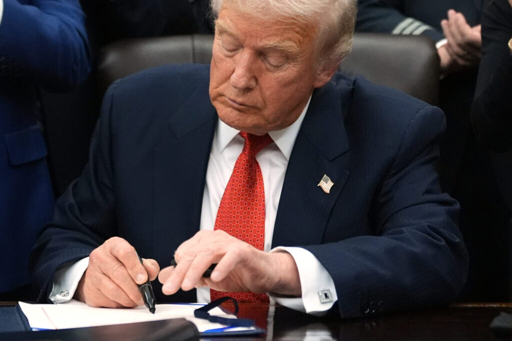 Breaking: trump signs bill to release the epstein files 2025 | six people injured 2026 world news from bulgaria - balgarianovinite. Com Breaking: trump signs bill to release the epstein files 2025