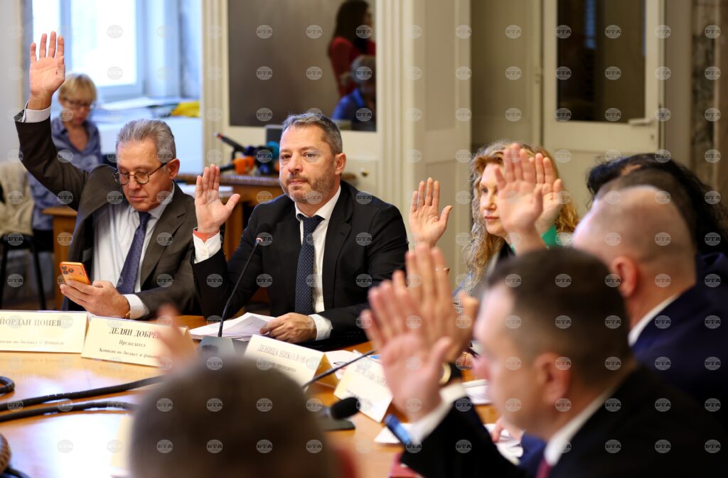 Budget and finance committee endorses 2026 social insurance and health insurance budgets at second reading 2025