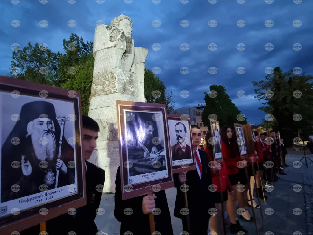 Bulgarians pay tribute to national awakeners | zohran mamdani 2026 world news from bulgaria - balgarianovinite. Com Bulgarians pay tribute to national awakeners