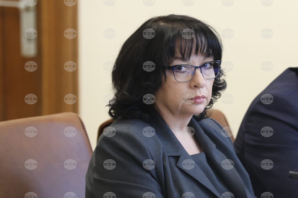 Bulgaria’s finance minister defends 2026 budget, highlights modest public-sector pay rise and pension reforms ahead of euro adoption 2025