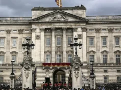 Безпрецедентен ход в Бъкингамския дворец Безпрецедентен ход в Бъкингамския дворец