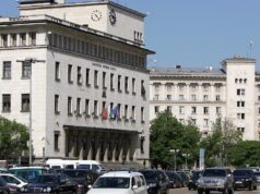 Извиха се опашки пред БНБ. Коя е причината 2025 Извиха се опашки пред БНБ. Коя е причината 2025