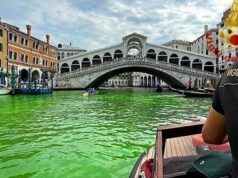 Невиждано във Венеция! Водата стана зелена 2025 Невиждано във Венеция! Водата стана зелена 2025