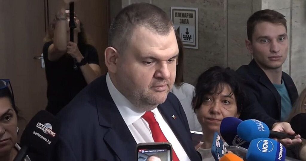 Пеевски за Радев: Чичо Румен няма юридически екип! 2025