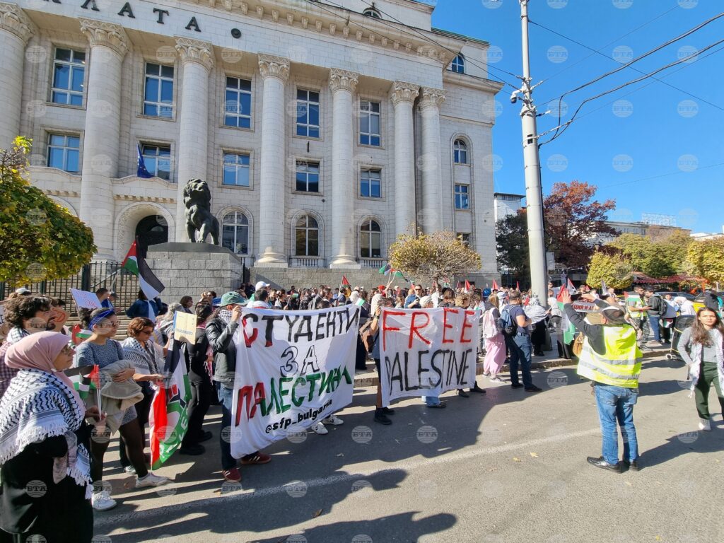 Demonstrators demand freedom for palestine | zohran mamdani 2026 world news from bulgaria - balgarianovinite. Com Demonstrators demand freedom for palestine