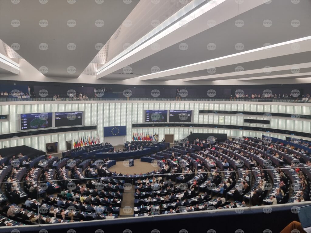 European parliament calls for eu-wide minimum age of 16 for social media access 2025