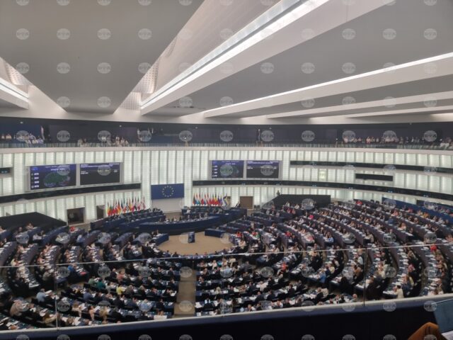 European Parliament Calls for EU-Wide Minimum Age of 16 for Social Media Access 2025