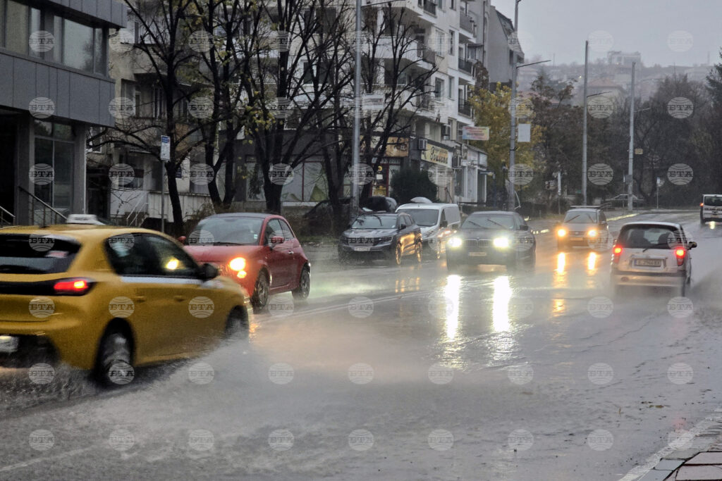 Heavy rainfall causes flooding and disruptions across southwest bulgaria 2025 | six people injured 2026 world news from bulgaria - balgarianovinite. Com Heavy rainfall causes flooding and disruptions across southwest bulgaria 2025