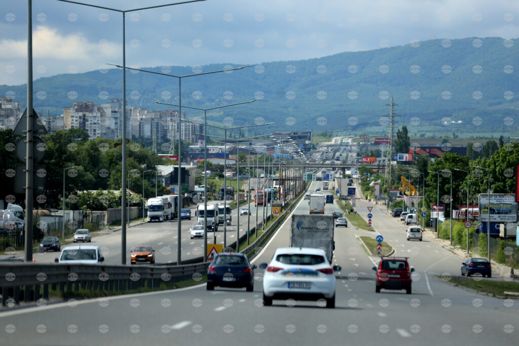 Kbc group revises up bulgaria’s 2026 growth forecast 2025 | six people injured 2026 world news from bulgaria - balgarianovinite. Com Kbc group revises up bulgaria’s 2026 growth forecast 2025
