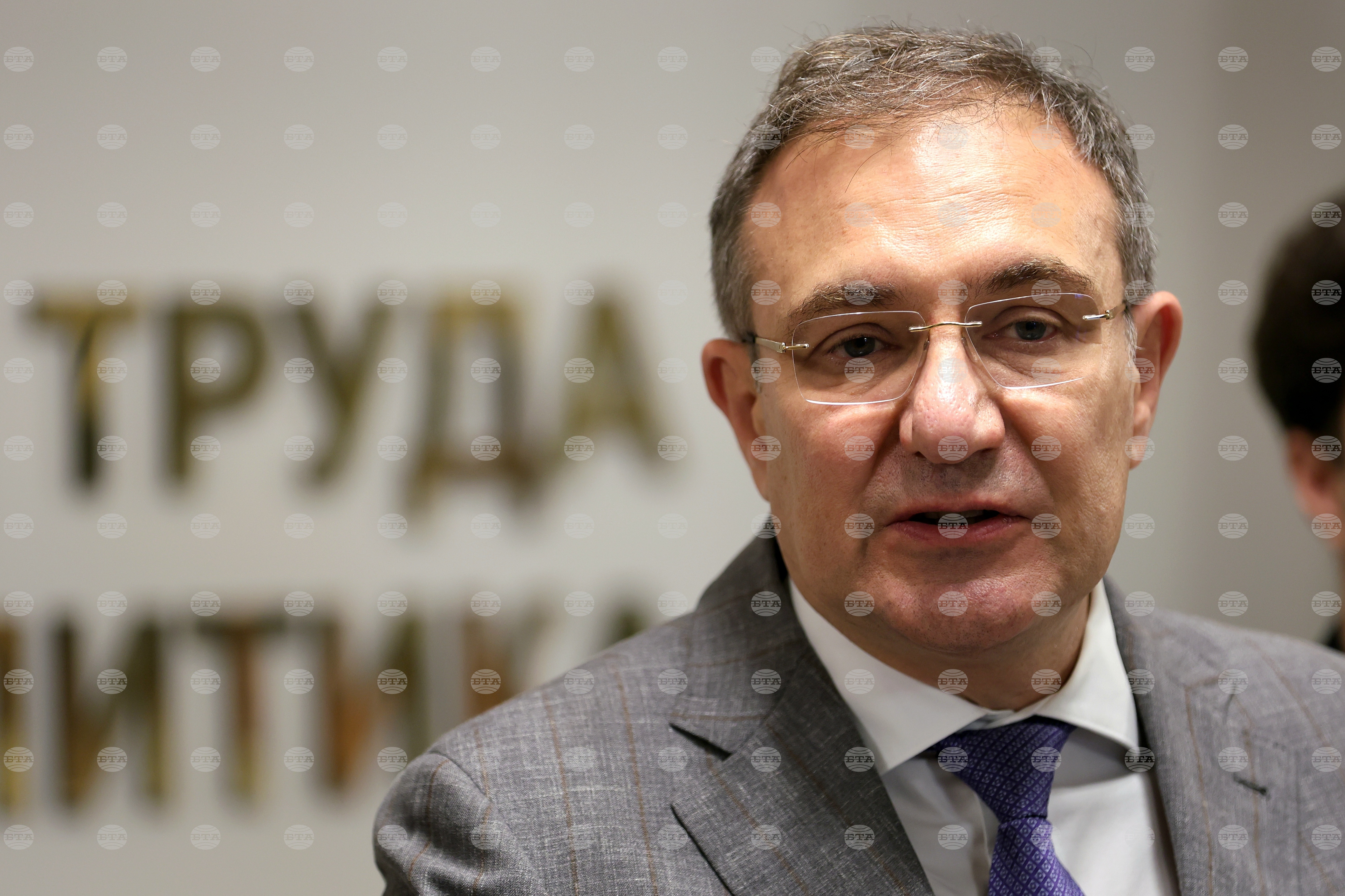 Set on fire minister gutsanov says cars belonging to montana labour inspector set on fire voices support for every conscientious employee 2026 world news from bulgaria cars belonging to an inspector from the general labor inspectorate (gli) in montana, northwestern bulgaria, were set... Minister gutsanov says cars belonging to montana labour inspector set on fire, voices support for "every conscientious employee" 2025-11-02 13:43:20 set on fire minister gutsanov says cars belonging to montana labour inspector set on fire, voices support for "every conscientious employee" investigative journalism and investigative reporting news agency burgas bulgaria