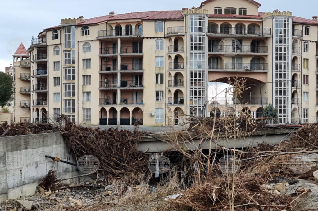 National construction control directorate orders demolition of illegal structure in elenite resort 2025 | six people injured 2026 world news from bulgaria - balgarianovinite. Com National construction control directorate orders demolition of illegal structure in elenite resort 2025