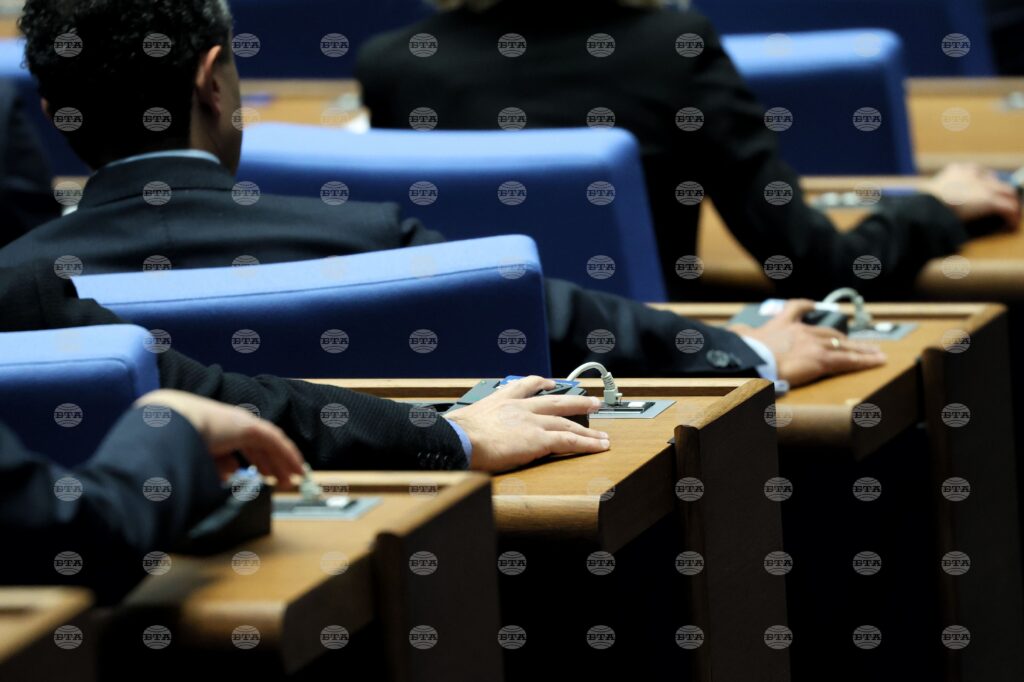 Parliament rejects mech's draft resolution on nationalization of lukoil neftochim burgas, lukoil bulgaria