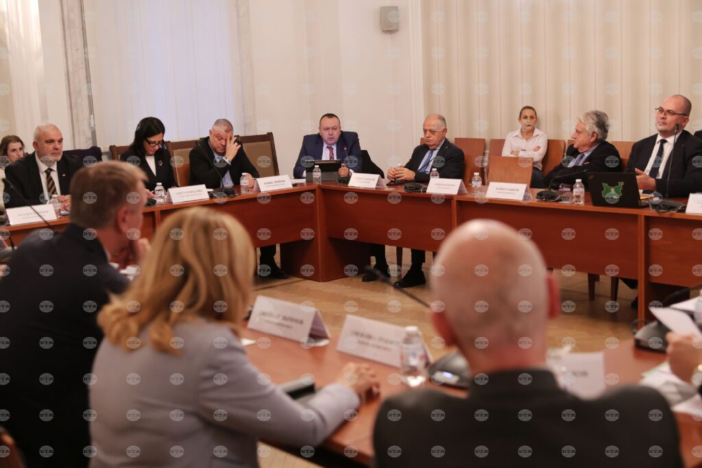 Parliamentary committee on internal security and public order approves draft state budget at first reading 2025 | six people injured 2026 world news from bulgaria - balgarianovinite. Com Parliamentary committee on internal security and public order approves draft state budget at first reading 2025