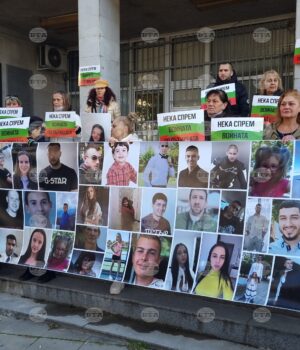 Pleven Residents Protest for Justice for 12-Year-Old Car Accident Victim 2025 Pleven Residents Protest for Justice for 12-Year-Old Car Accident Victim 2025