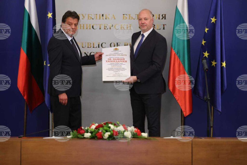 Pm presents st. Paisii hilendarski state award to prof. Hristo yotsov 2025
