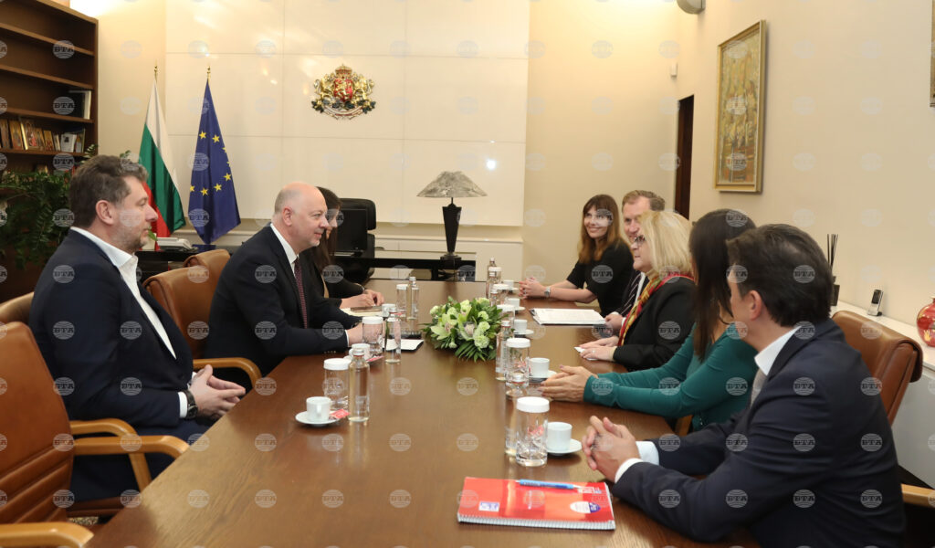 Pm zhelyazkov, motorola solutions vice president kaae discuss development of high tech, innovations 2025 | six people injured 2026 world news from bulgaria - balgarianovinite. Com Pm zhelyazkov, motorola solutions vice president kaae discuss development of high tech, innovations 2025
