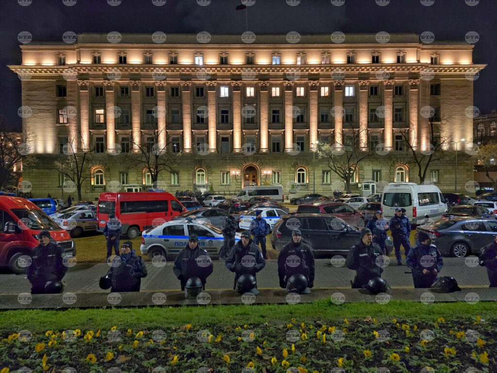 Police officers injured during protest at national assembly 2025