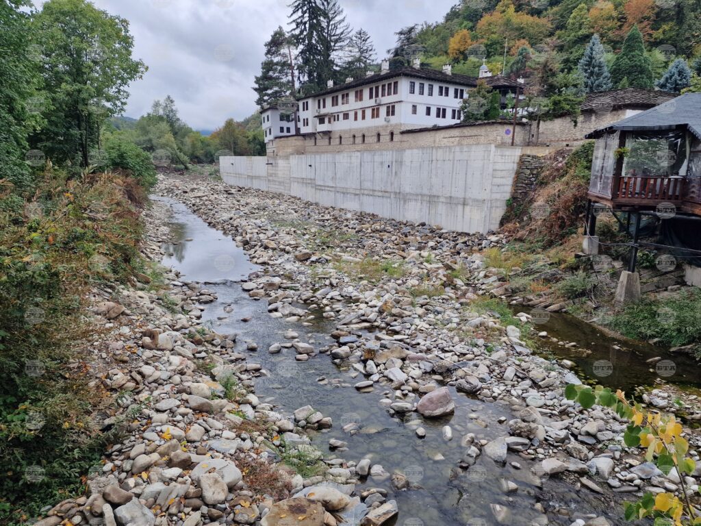 Regional development minister reports 370 violations at construction sites near rivers, flood-prone areas 2025