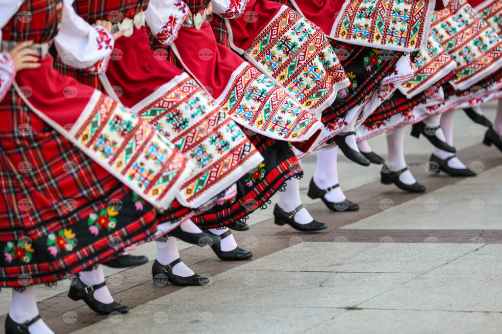 Representatives of 57 bulgarian folklore ensembles and choirs from 18 countries meeting in sofia 2025