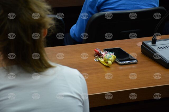 Three of Four Bulgarians Favour Banning Social Media for Under-15s – Flash Survey 2025