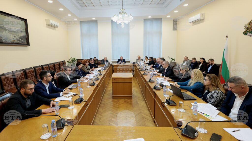 Transport minister presents public transport bill to municipalities association 2025