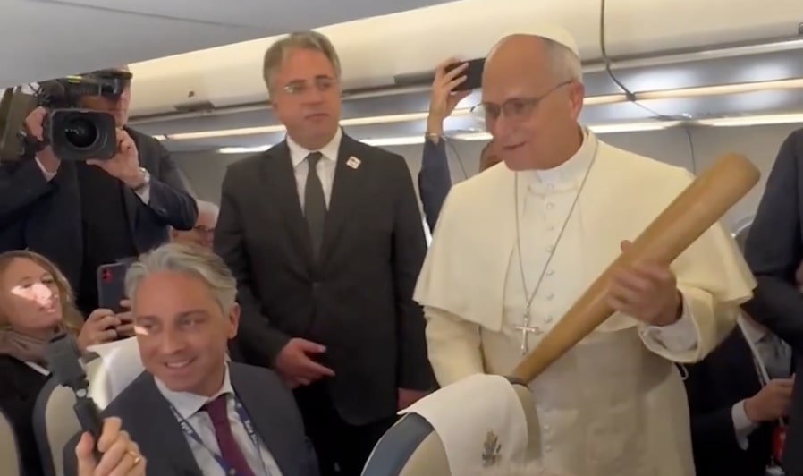 Pope Leo XIV gifted Nellie Fox's baseball bat
