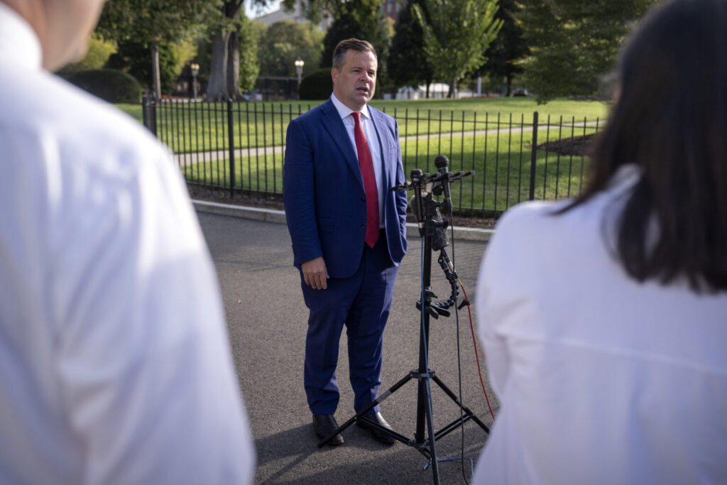 Wh staff reportedly irate with housing official who pitched trump on 50-year mortgage plan: ‘doesn’t know the first f*cking thing’ 2025 | touch eric trump 2026 world news from bulgaria - balgarianovinite. Com Wh staff reportedly irate with housing official who pitched trump on 50-year mortgage plan: ‘doesn’t know the first f*cking thing’ 2025
