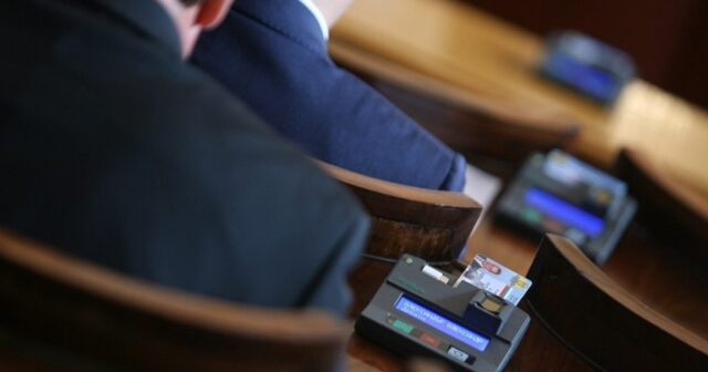 Депутатите посякоха Радев за референдума за еврото 2025 Депутатите посякоха Радев за референдума за еврото 2025