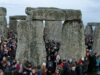 Невиждано на Стоунхендж! Тълпи от хора около мистичните камъни 2025 Невиждано на Стоунхендж! Тълпи от хора около мистичните камъни 2025