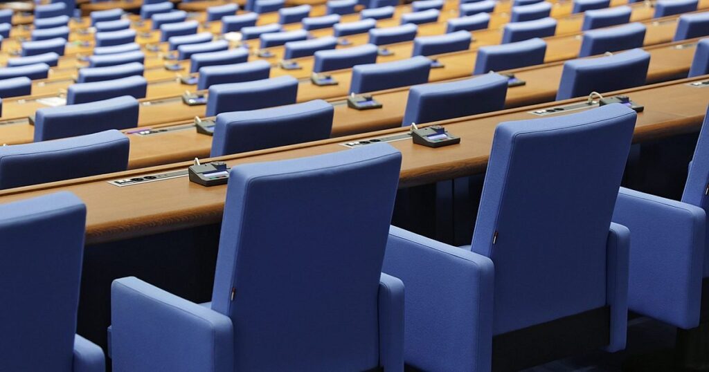 Ново напрежение в парламента! ПП-ДБ внасят вот на недоверие 2025
