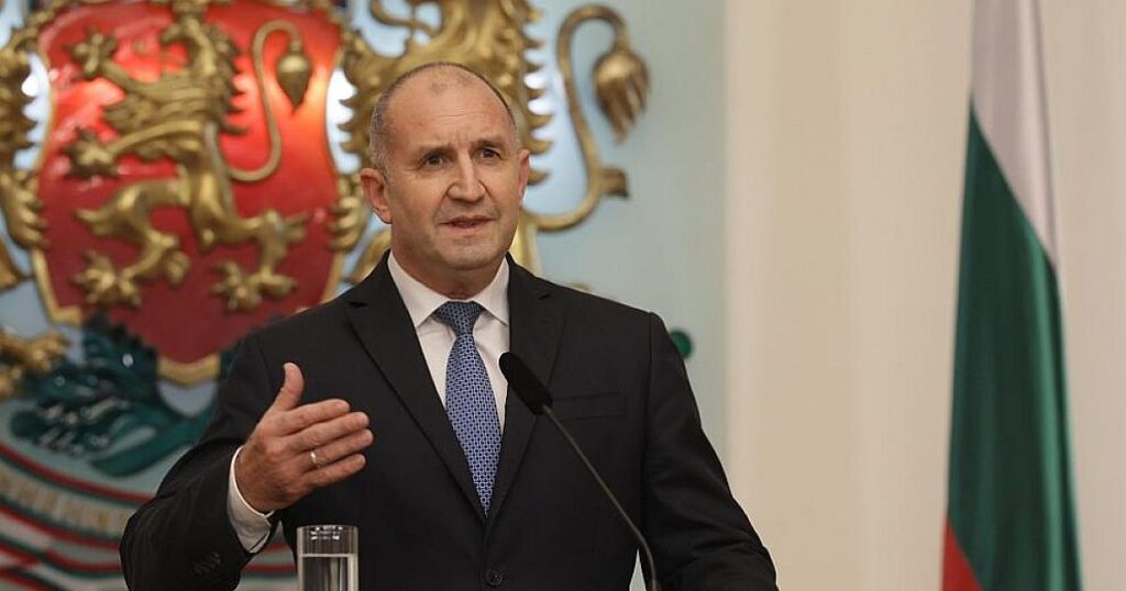Радев със спешен ход след оставката на кабинета 2025