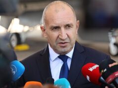 Радев честити Коледа на българите 2025 Радев честити Коледа на българите 2025