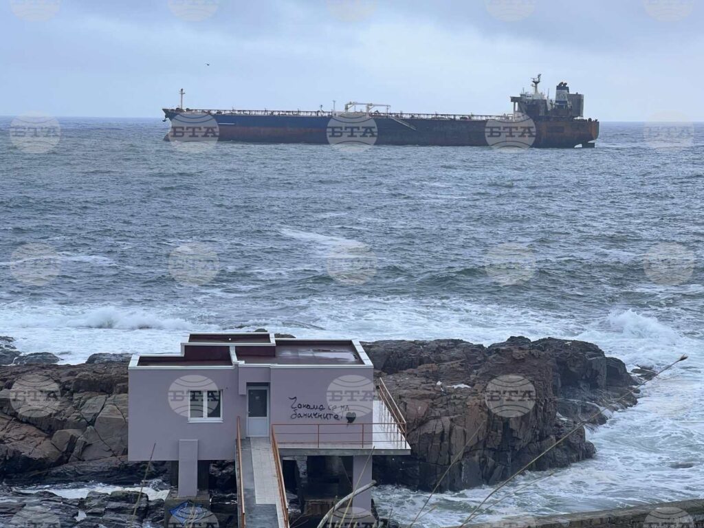 Environment Ministry Monitoring Sea Water Quality over Stranded Tanker, No Pollution Detected 2025
