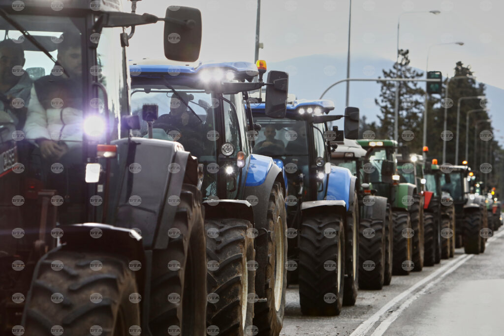 Greek farmers lift blockade at promachonas border crossing 2025
