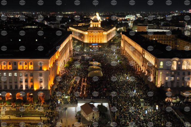Large Protests Held in Major Bulgarian Cities against 2026 State Budget Bill, Clashes with Police in Sofia 2025
