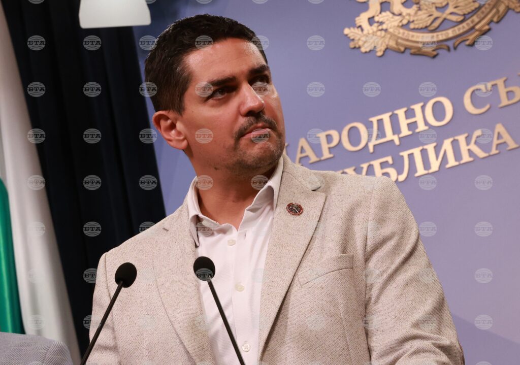Mech leader: civil society toppled the government 2025