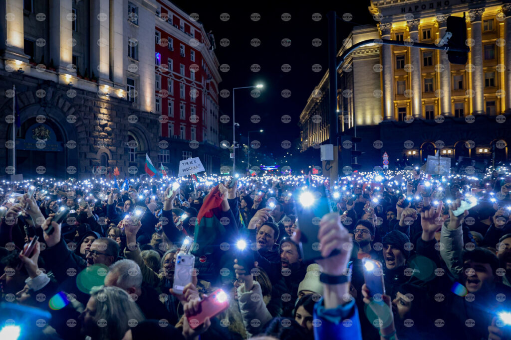 Monday protests aftermath: state budget bill withdrawn, opposition to table no-confidence vote, president asks cabinet to resign 2025