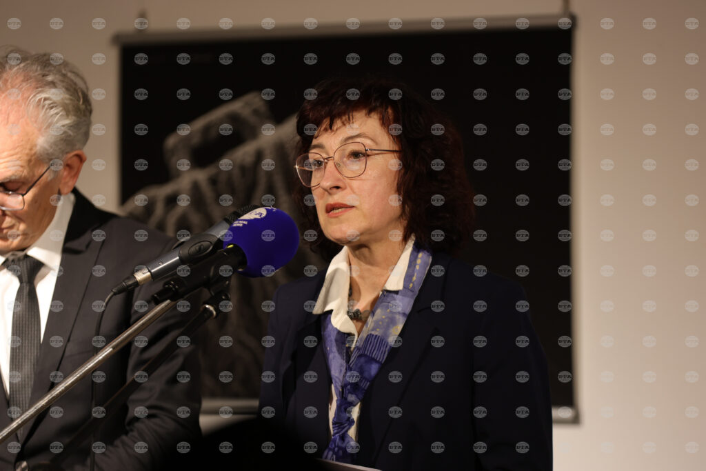 National gallery director anelia nikolaeva honours christo and jeanne-claude anniversaries in berlin 2025
