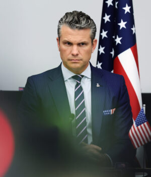 New York Times Deep Dive Alleges Pete Hegseth Donned Makeup for Ukraine Photo Op — Then Ignored Counterpart 2025 New York Times Deep Dive Alleges Pete Hegseth Donned Makeup for Ukraine Photo Op — Then Ignored Counterpart 2025