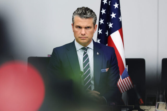 New York Times Deep Dive Alleges Pete Hegseth Donned Makeup for Ukraine Photo Op — Then Ignored Counterpart 2025
