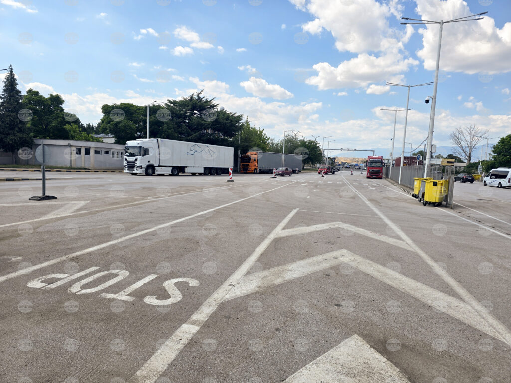 Truck traffic restored at border crossings with greece after farmers' protest 2025
