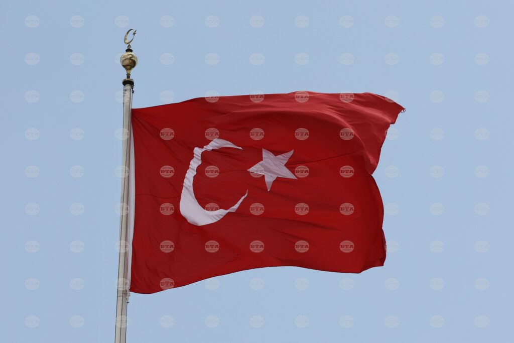 Turkish customs officers seize nearly 400 kg of drugs at border with iran 2025