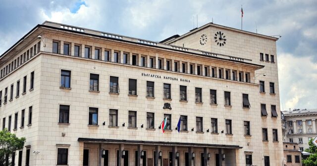 Нова година, нови заплати. Колко взимат шефовете в БНБ 2025