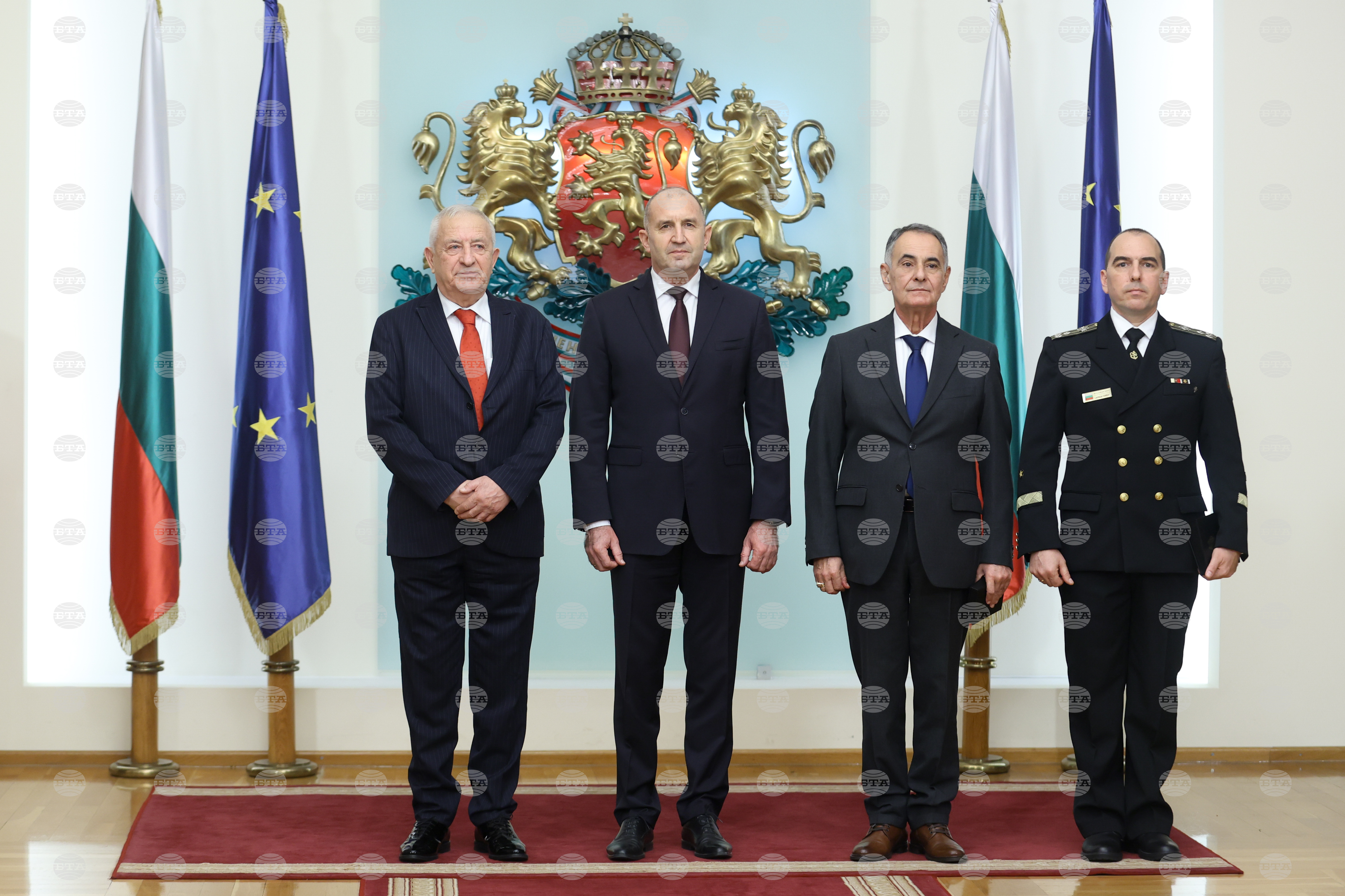 President awards navy president awards navy personnel for contributions to armed forces 2026 2026 world news from bulgaria balgarianovinite. Com balgarianovinite. Com during an award ceremony at the presidential administration on wednesday, president rumen radev... President awards navy personnel for contributions to armed forces 2026 balgarianovinite. Com 2026-01-07 15:15:24 president awards navy president awards navy personnel for contributions to armed forces 2026 investigative journalism and investigative reporting news agency burgas bulgaria