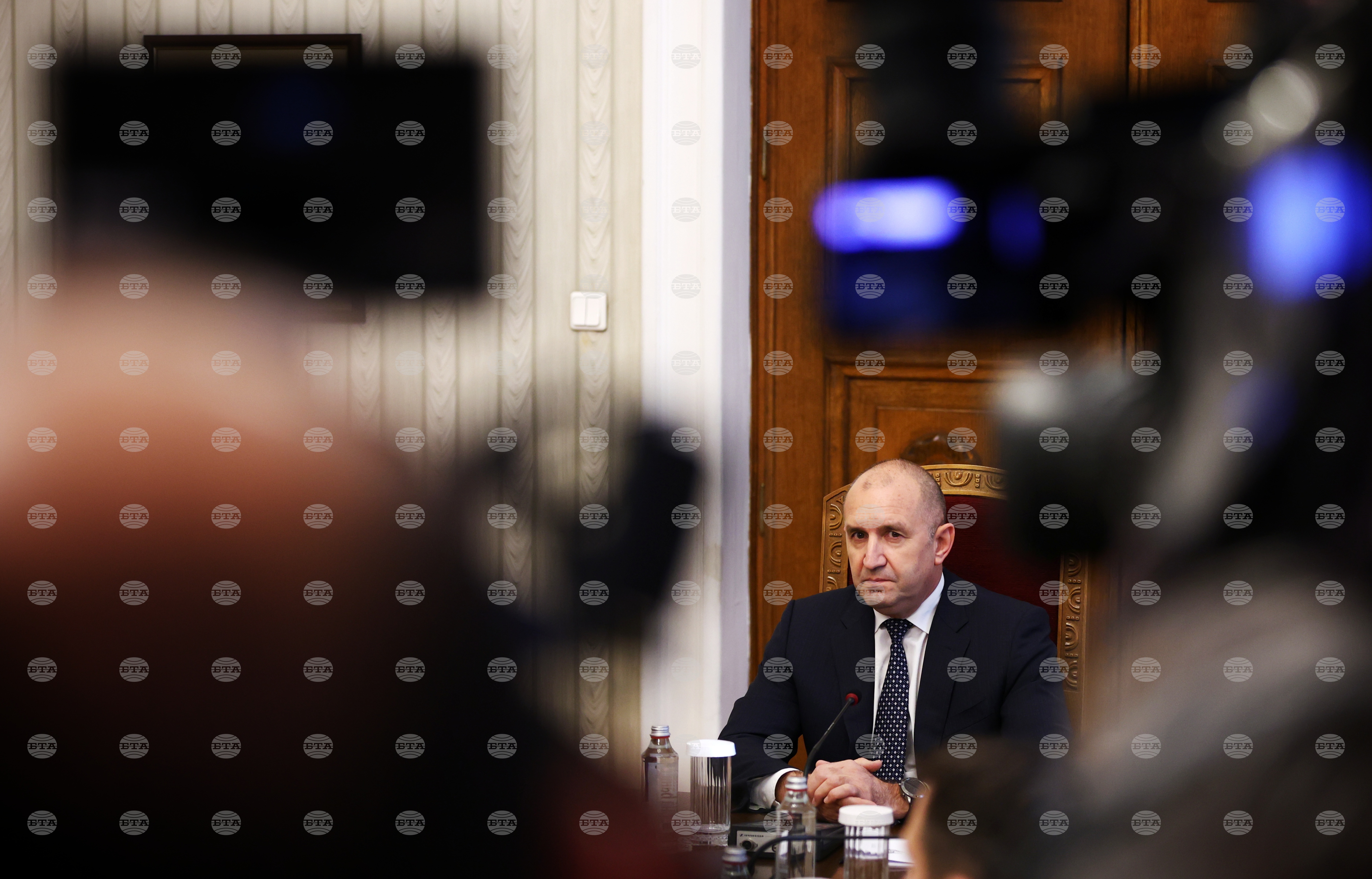 First exploratory mandate president radev expected to hand first exploratory mandate to form government in coming days 2025 2026 world news from bulgaria balgarianovinite. Com balgarianovinite. Com president rumen radev is expected to hand the first exploratory mandate to form a government in... President radev expected to hand first exploratory mandate to form government in coming days 2025 balgarianovinite. Com 2026-01-05 07:45:03 first exploratory mandate president radev expected to hand first exploratory mandate to form government in coming days 2025 investigative journalism and investigative reporting news agency burgas bulgaria