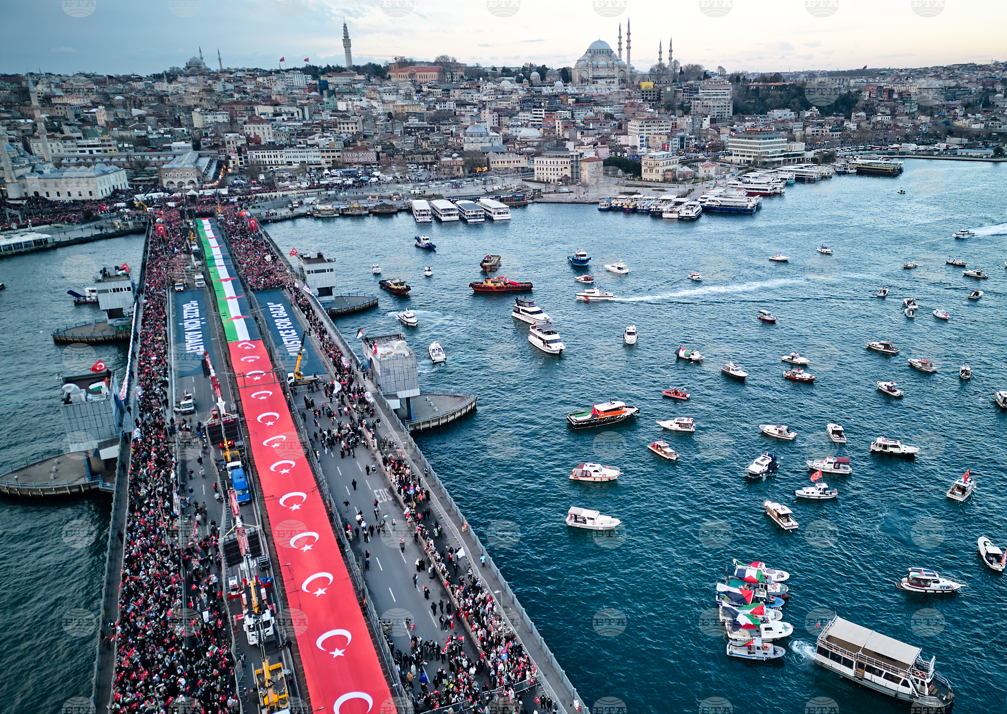 Balkans pro palestine rally in istanbul draws over half a million on new years day 2025 2025 the news from bulgaria balgarianovinite. Com balgarianovinite. Com a rally in support of palestine marked the first day of the new year in istanbul, drawing some... Pro-palestine rally in istanbul draws over half a million on new year's day 2025 balgarianovinite. Com 2026-01-01 14:07:17 balkans pro-palestine rally in istanbul draws over half a million on new year's day 2025 investigative journalism and investigative reporting news agency burgas bulgaria