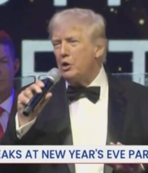 ‘They Stole $18 BILLION!’ Trump Treats Mar-A-Lago NYE Revelers to Wild Rant About Minnesota Fraud 2025 ‘They Stole $18 BILLION!’ Trump Treats Mar-A-Lago NYE Revelers to Wild Rant About Minnesota Fraud 2025