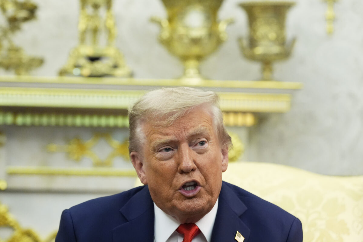 Donald Trump Oval Office gold decor