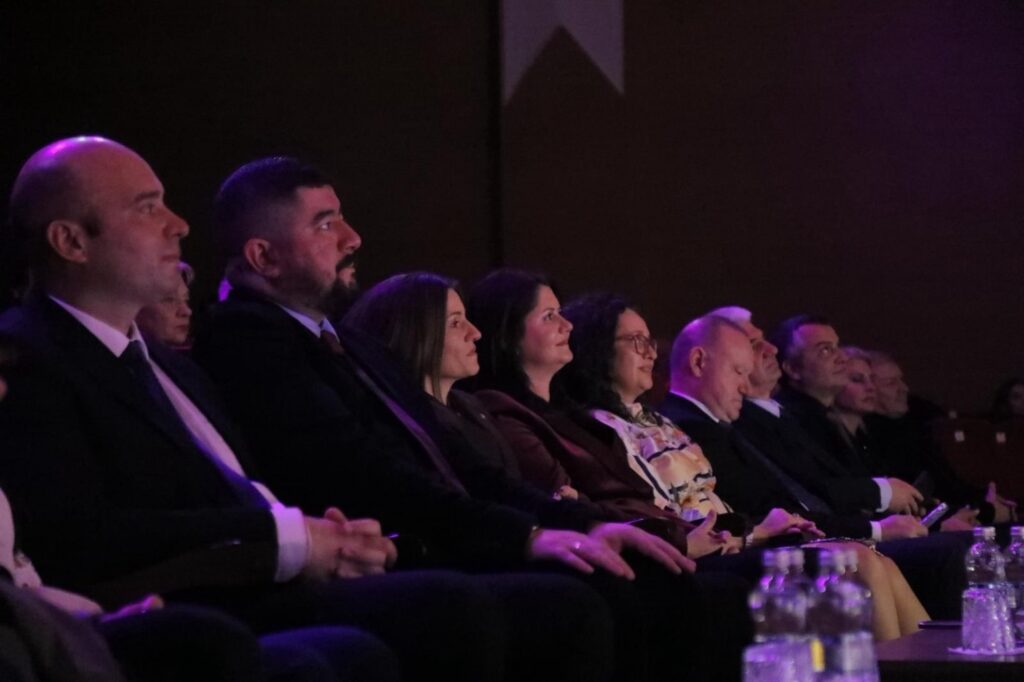 Гост на празничен arhitekt anastas karchev kmet svilengrad spets 2 2026 новините от българия кметът на община свиленград арх. Анастас карчев бе специален гост на празничен концерт, организиран от община... Архитект анастас карчев, кмет на свиленград, бе специален гост на празничен концерт, организиран от кмета на одрин 2026 българия новините balgarianovinite. Com 2026-02-16 19:20:18 гост на празничен архитект анастас карчев, кмет на свиленград, бе специален гост на празничен концерт, организиран от кмета на одрин 2026 информационна агенция за разследваща журналистика и разследващ репортаж бургас, българия